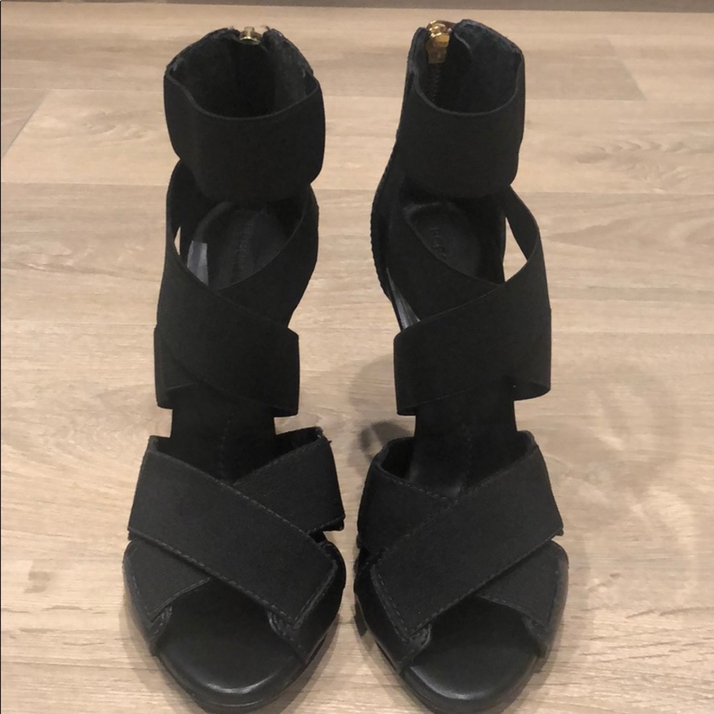 NIB BCBGMAXAZRIA Christina Elastic Heels Size 6